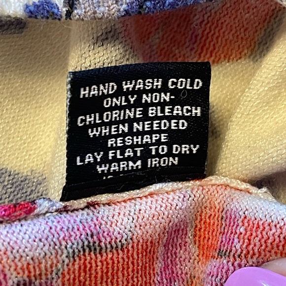 Premise Rose/floral V-neck sweater XL - Picture 5 of 5